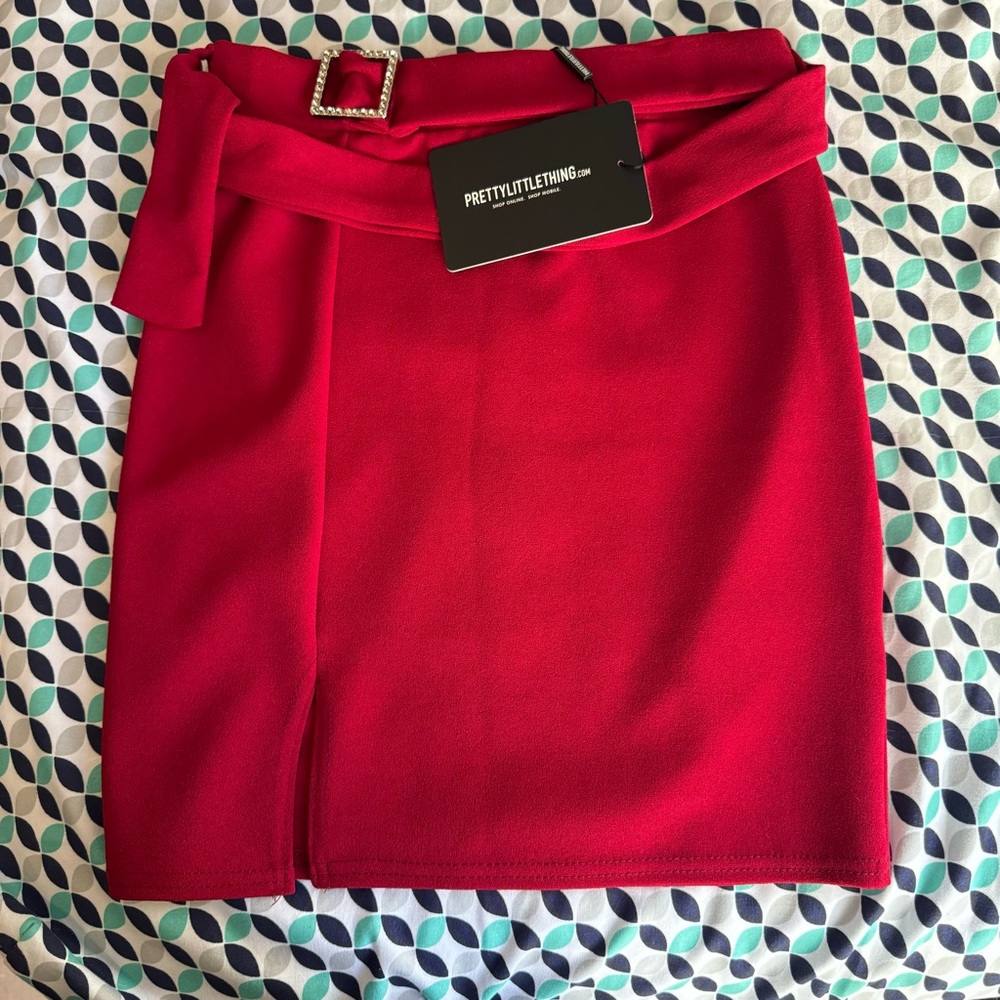 Pretty Little Things‎ burgundy belted split mini skirt Size US 4 NWT